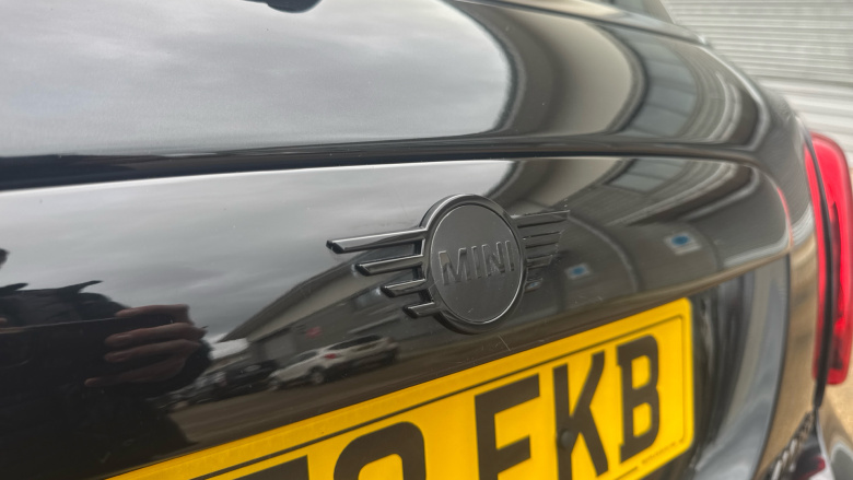 MINI Hatchback 1.5 Cooper Sport Premium 5dr Auto Petrol Hatchback